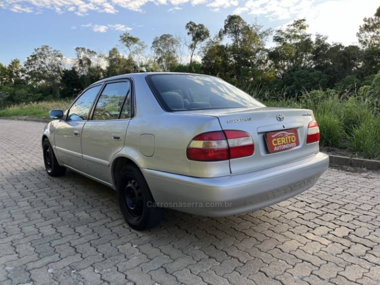 TOYOTA - COROLLA - 1999/1998 - Prata - R$ 20.900,00