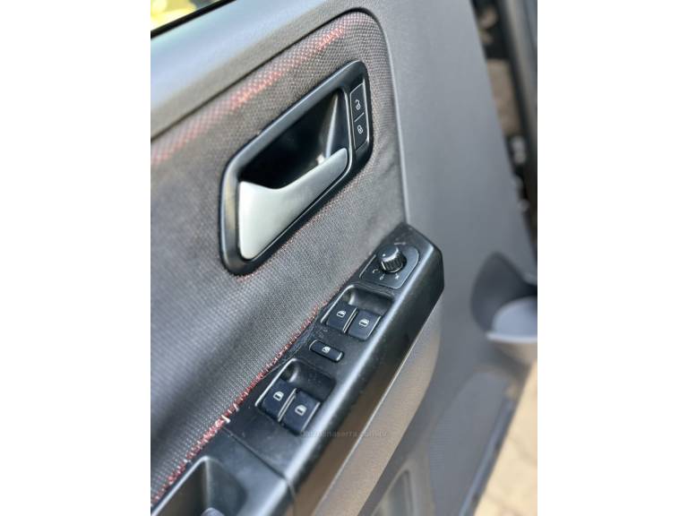 VOLKSWAGEN - FOX - 2011/2011 - Preta - R$ 39.900,00