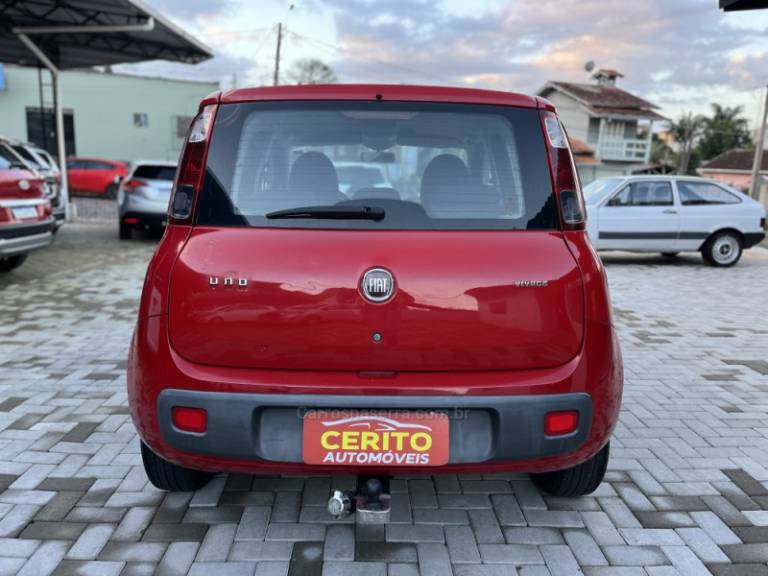FIAT - UNO - 2010/2011 - Vermelha - R$ 24.900,00