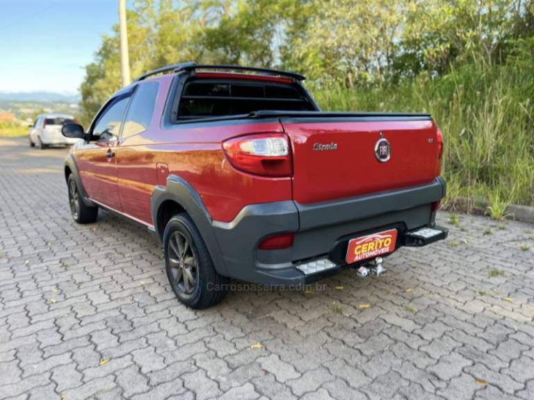 FIAT - STRADA - 2014/2015 - Vermelha - R$ 63.900,00