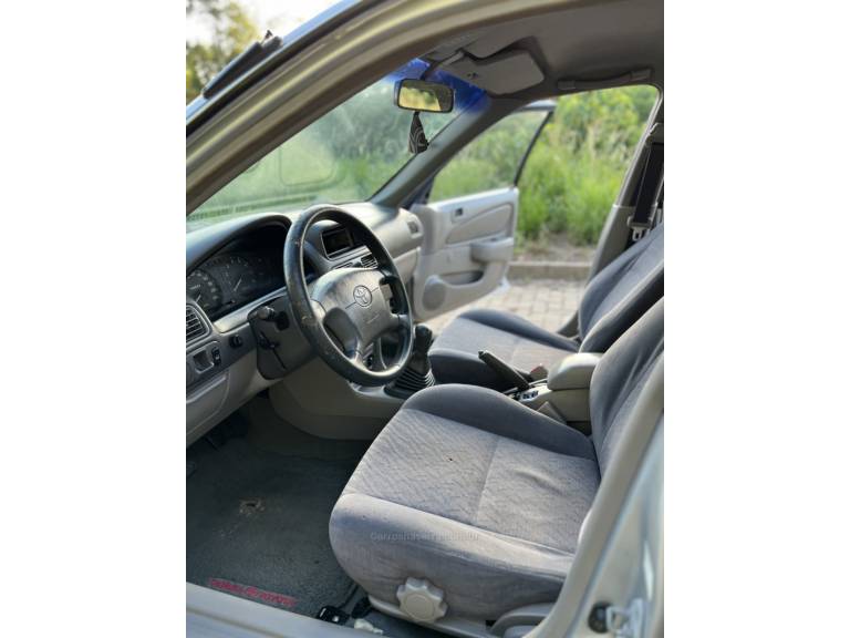 TOYOTA - COROLLA - 1999/1998 - Prata - R$ 20.900,00