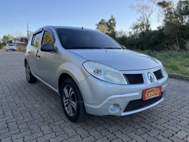RENAULT - SANDERO - 2010/2011 - Prata - R$ 30.900,00