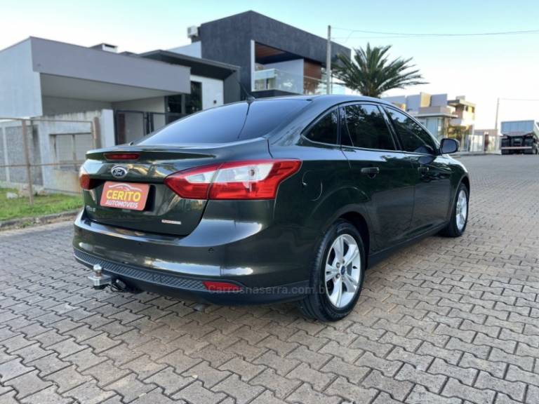 FORD - FOCUS - 2015/2015 - Cinza - R$ 57.900,00