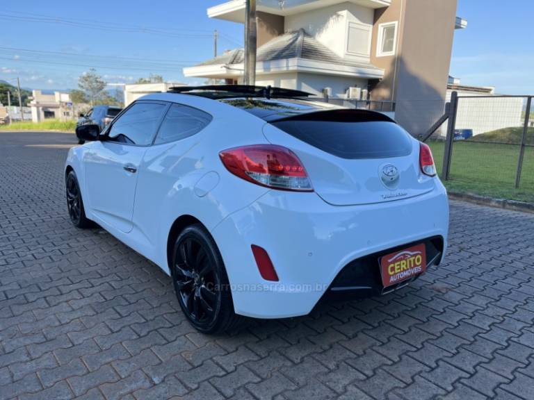 HYUNDAI - VELOSTER - 2013/2013 - Branca - R$ 67.900,00