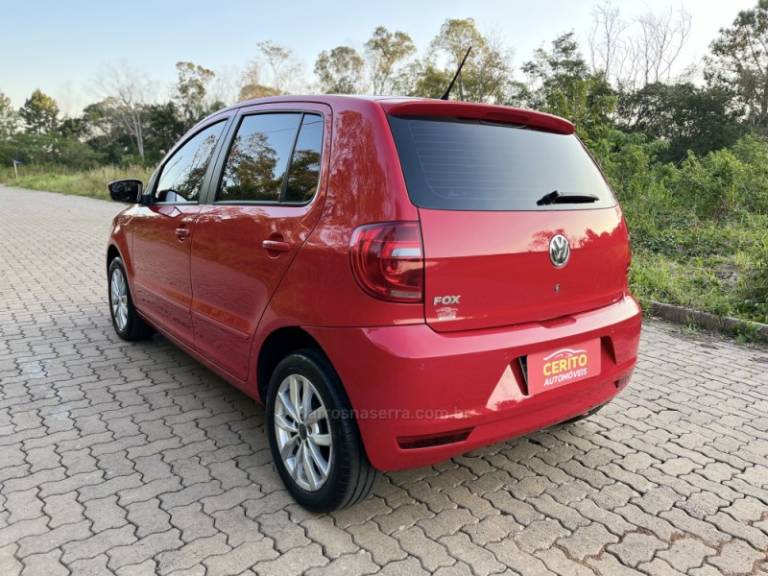 VOLKSWAGEN - FOX - 2013/2014 - Vermelha - R$ 45.900,00