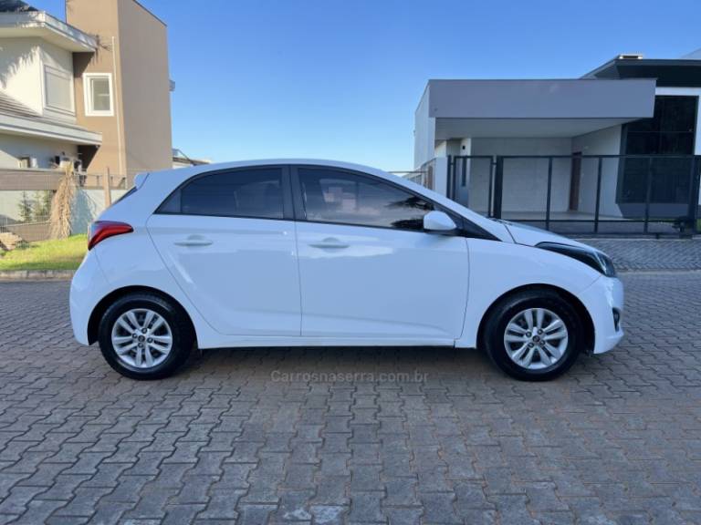 HYUNDAI - HB20 - 2015/2015 - Branca - R$ 49.900,00