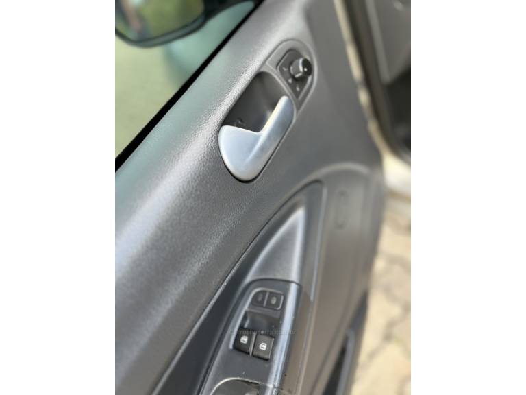 VOLKSWAGEN - VOYAGE - 2011/2011 - Prata - R$ 36.900,00