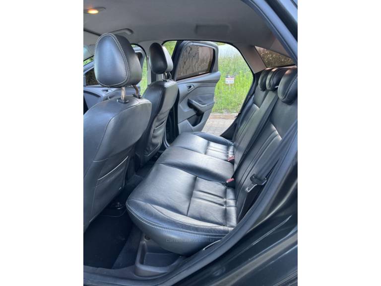 FORD - FOCUS - 2015/2015 - Cinza - R$ 57.900,00