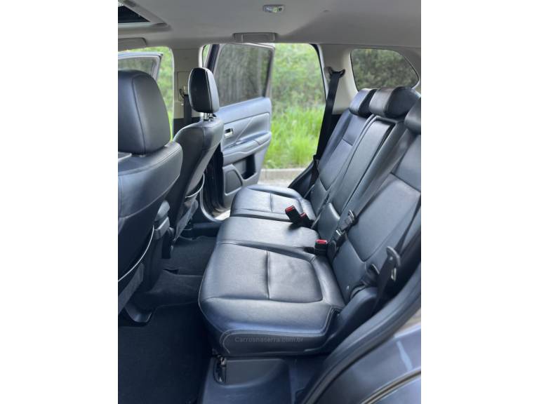 MITSUBISHI - OUTLANDER - 2018/2017 - Marrom - R$ 110.900,00