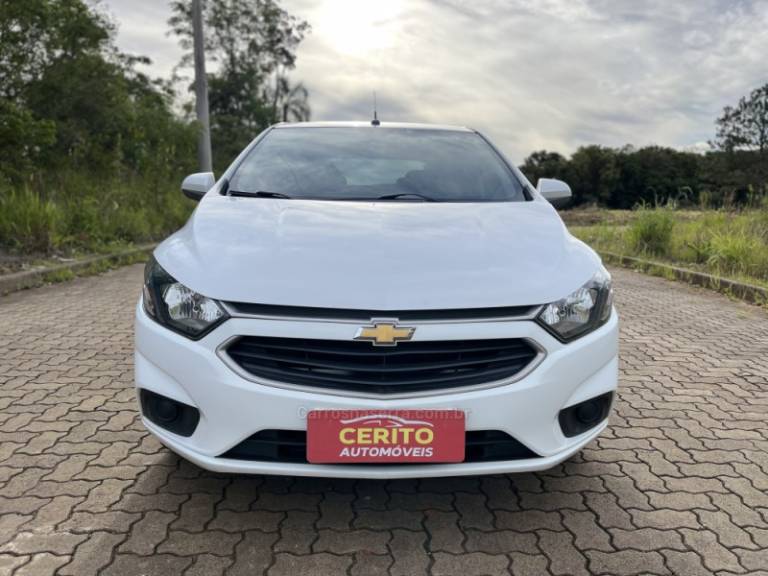 CHEVROLET - ONIX - 2016/2017 - Branca - R$ 56.900,00
