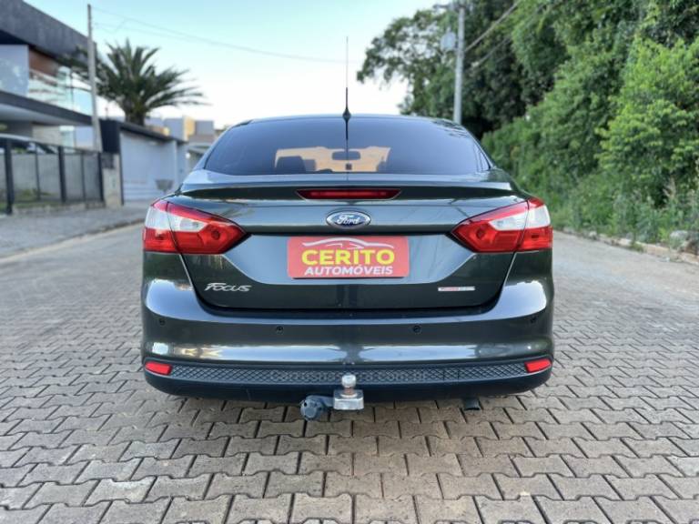 FORD - FOCUS - 2015/2015 - Cinza - R$ 57.900,00
