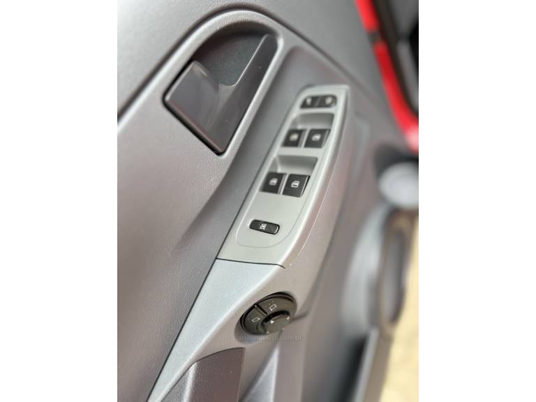 VOLKSWAGEN - SPACEFOX - 2008/2009 - Vermelha - R$ 36.900,00