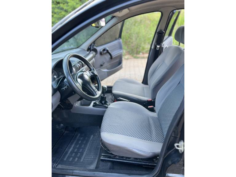 CHEVROLET - CLASSIC - 2009/2010 - Preta - R$ 22.900,00