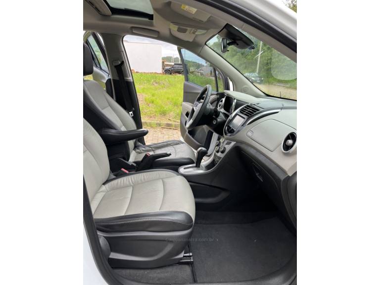 CHEVROLET - TRACKER - 2015/2015 - Branca - R$ 75.900,00