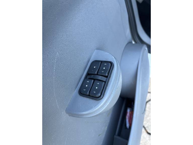 CHEVROLET - PRISMA - 2012/2012 - Branca - R$ 35.900,00