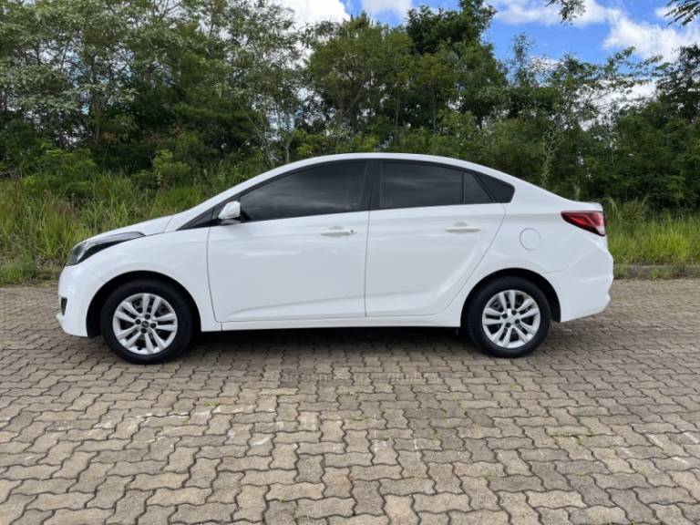 HYUNDAI - HB20S - 2018/2019 - Branca - R$ 68.900,00