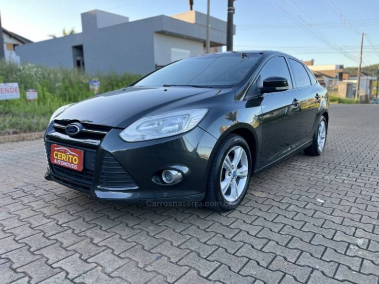 FORD - FOCUS - 2015/2015 - Cinza - R$ 57.900,00