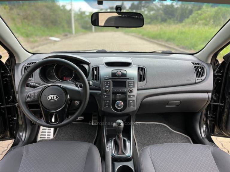 KIA MOTORS - CERATO - 2013/2012 - Preta - R$ 55.900,00