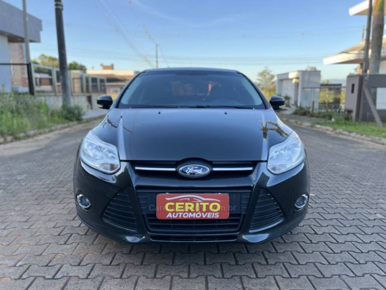 FORD - FOCUS - 2015/2015 - Cinza - R$ 57.900,00