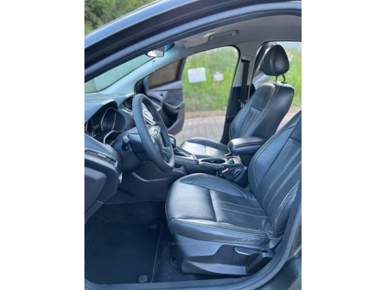 FORD - FOCUS - 2015/2015 - Cinza - R$ 57.900,00
