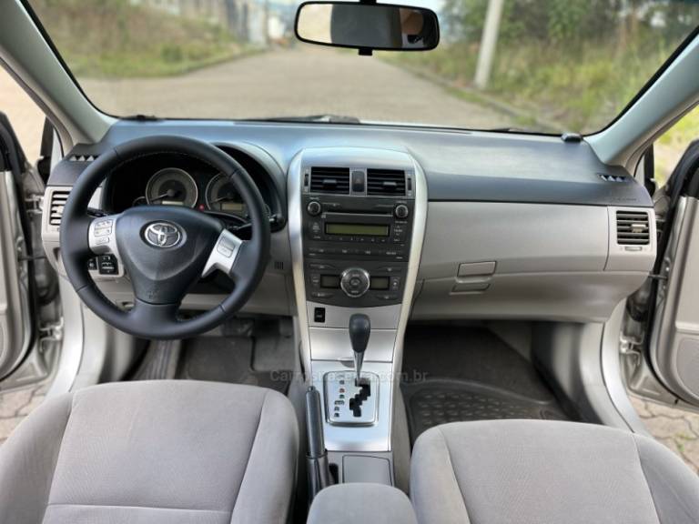 TOYOTA - COROLLA - 2011/2012 - Branca - Sob Consulta