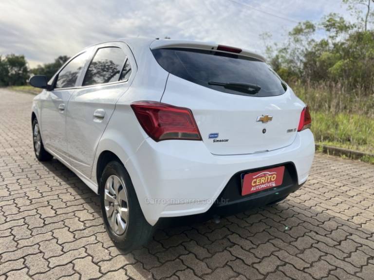 CHEVROLET - ONIX - 2016/2017 - Branca - R$ 56.900,00