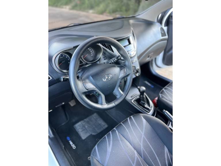 HYUNDAI - HB20 - 2015/2015 - Branca - R$ 49.900,00