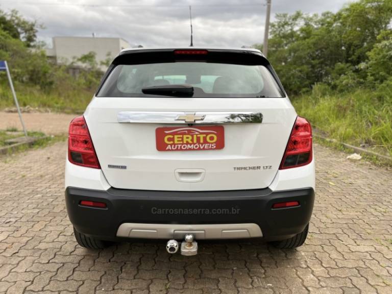 CHEVROLET - TRACKER - 2015/2015 - Branca - R$ 75.900,00