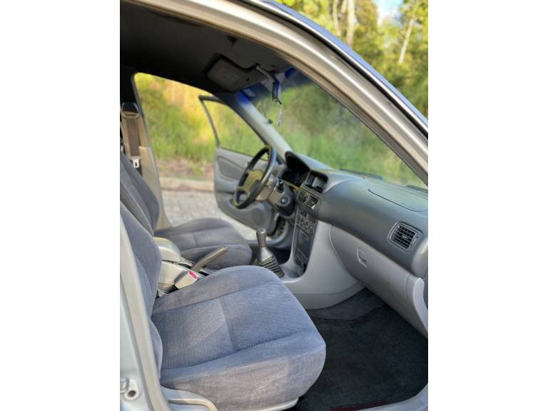 TOYOTA - COROLLA - 1999/1998 - Prata - R$ 20.900,00