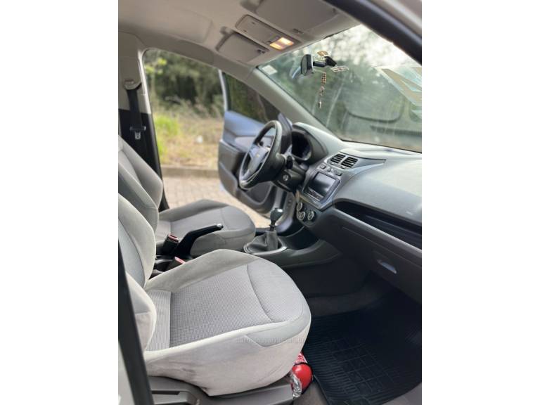 CHEVROLET - COBALT - 2013/2014 - Prata - R$ 48.900,00