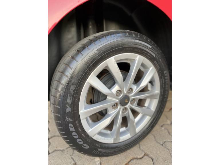 VOLKSWAGEN - FOX - 2013/2014 - Vermelha - R$ 45.900,00