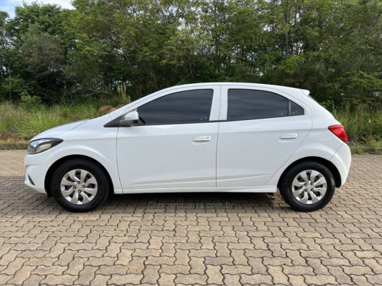 CHEVROLET - ONIX - 2016/2017 - Branca - R$ 56.900,00