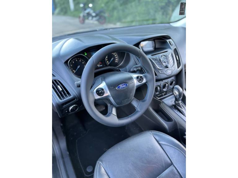 FORD - FOCUS - 2015/2015 - Cinza - R$ 57.900,00