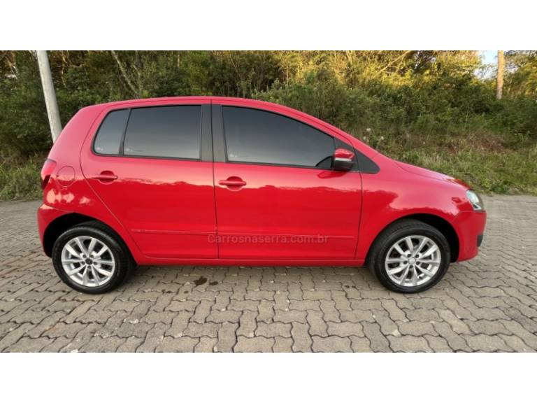 VOLKSWAGEN - FOX - 2013/2014 - Vermelha - R$ 45.900,00